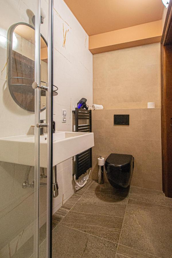 Modern And Spacious Apartments In City Center Prag Exterior foto