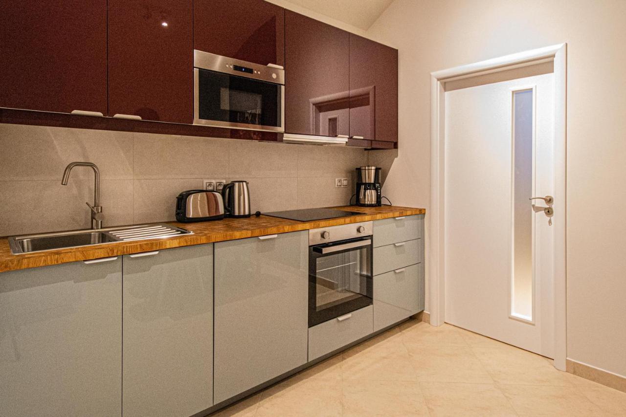 Modern And Spacious Apartments In City Center Prag Exterior foto