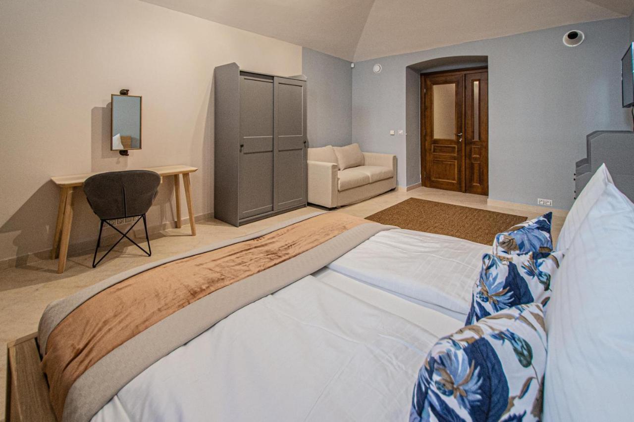 Modern And Spacious Apartments In City Center Prag Exterior foto